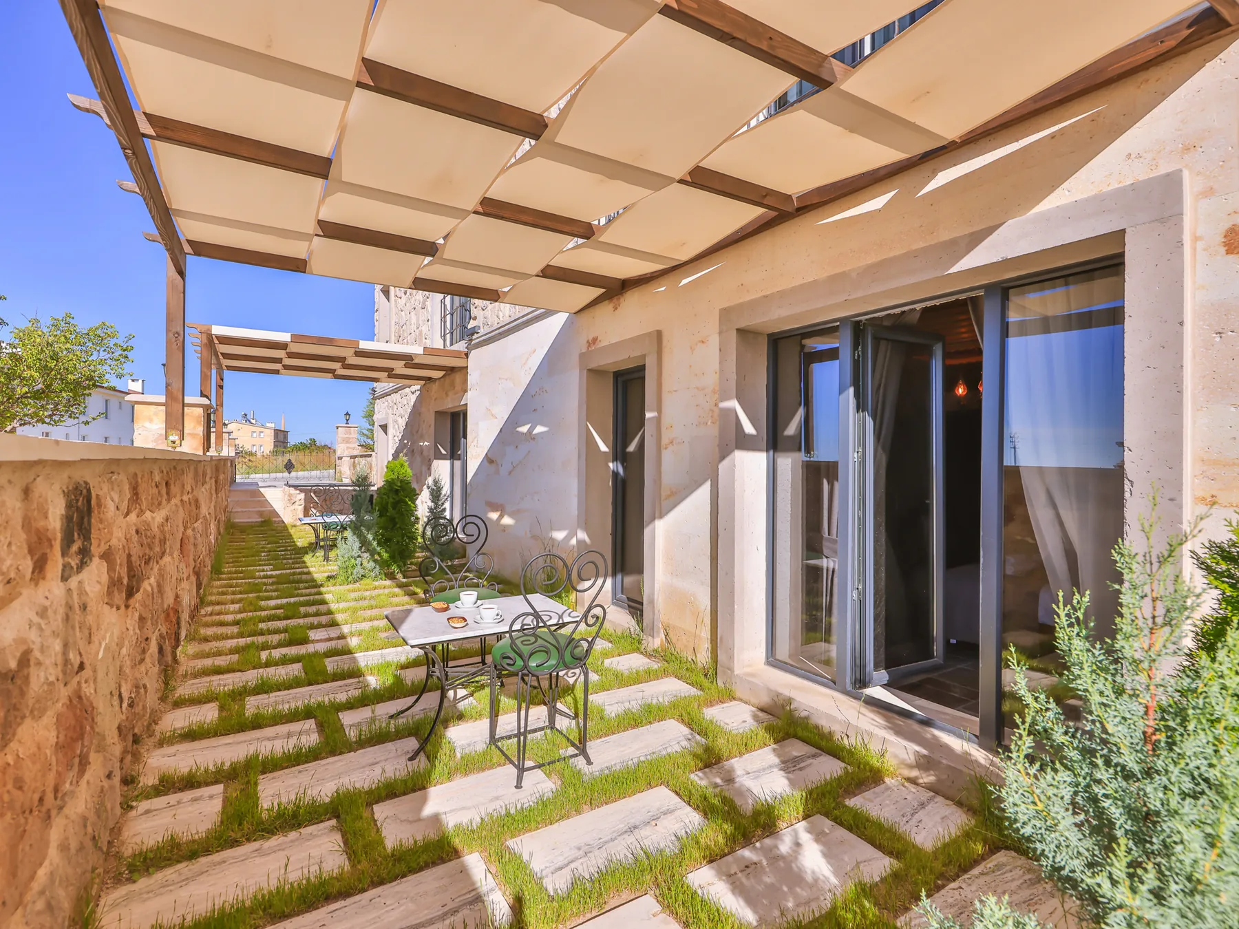 Deluxe Garden Suite