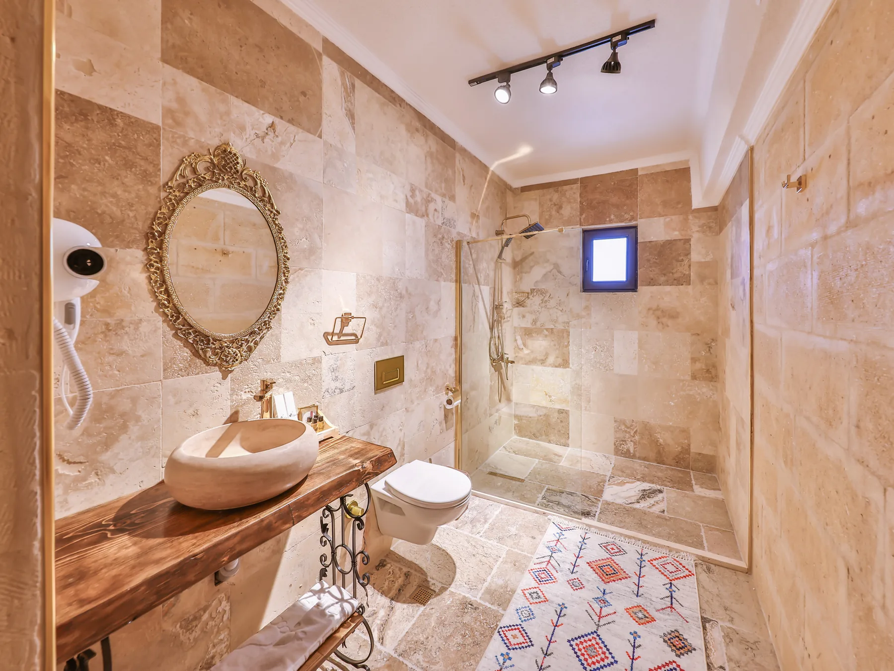 Superior Queen Suite